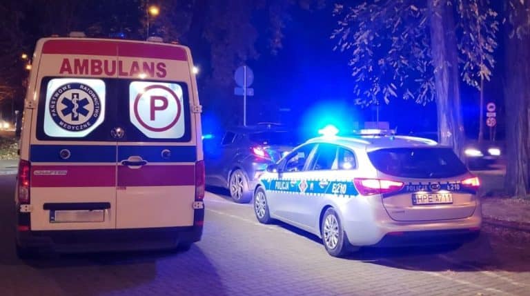 karetka i radiowóz policyjny