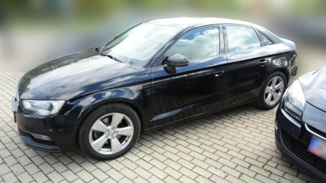 samochód z cofniętym licznikiem