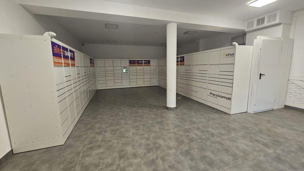 Olsztyn. Punkt z paczkomatem przerodził się w... noclegownię. - Restauracja po "Kuchennych Rewolucjach" Magdy Gessler nie przetrwała. Teraz nocują tu bezdomni