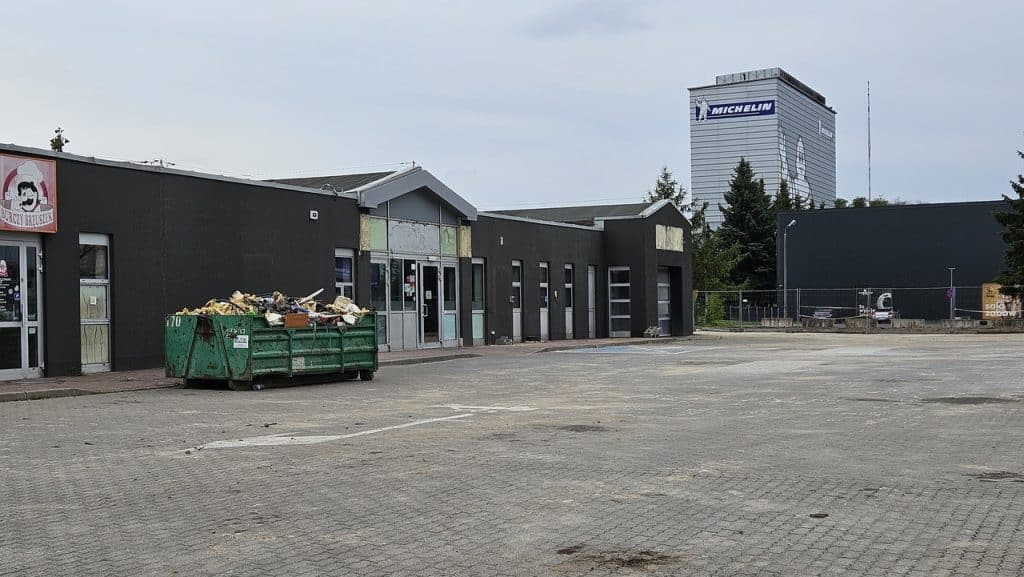 Mieszkańcy pytają: co dalej z tym terenem? Znamy nieoficjalne plany. - Zniknęła stacja paliw przy ul. Leonharda w Olsztynie. Co powstanie w jej miejsce?