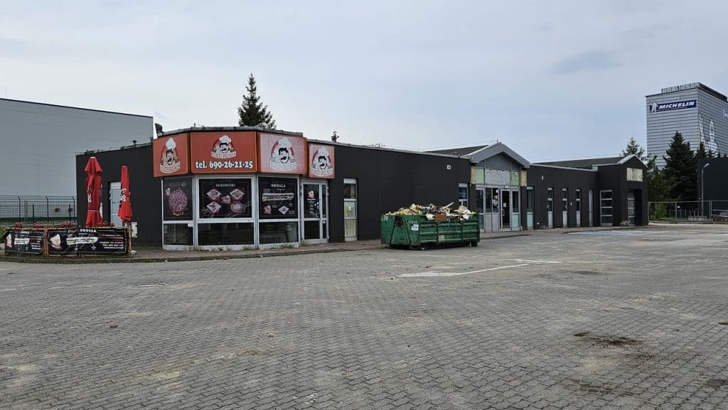 Mieszkańcy pytają: co dalej z tym terenem? Znamy nieoficjalne plany. - Zniknęła stacja paliw przy ul. Leonharda w Olsztynie. Co powstanie w jej miejsce?