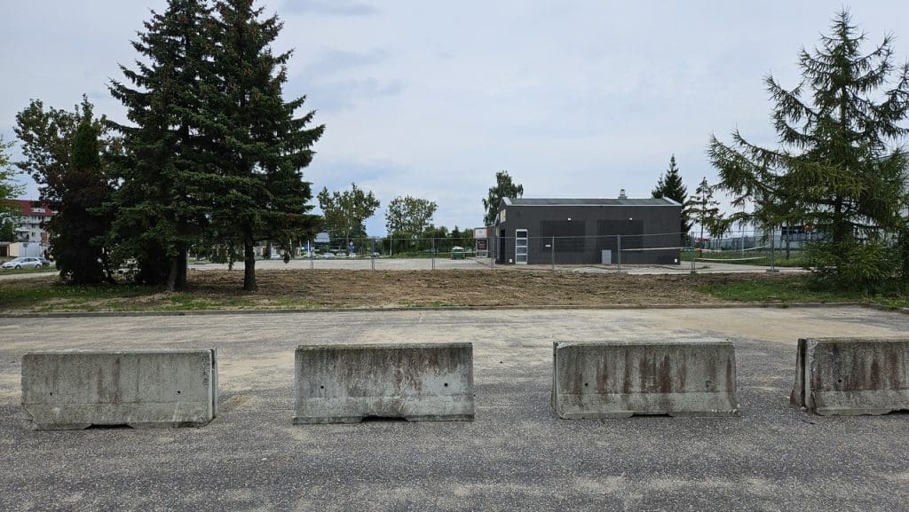 Mieszkańcy pytają: co dalej z tym terenem? Znamy nieoficjalne plany. - Zniknęła stacja paliw przy ul. Leonharda w Olsztynie. Co powstanie w jej miejsce?