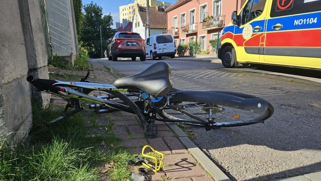Nastolatka jechała ścieżką rowerową. - Młoda rowerzystka potrącona w centrum Olsztyna. Dziewczyna trafiła do szpitala