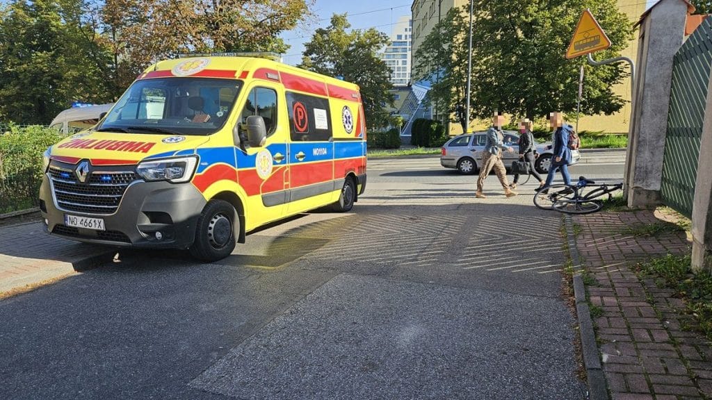 Nastolatka jechała ścieżką rowerową. - Młoda rowerzystka potrącona w centrum Olsztyna. Dziewczyna trafiła do szpitala