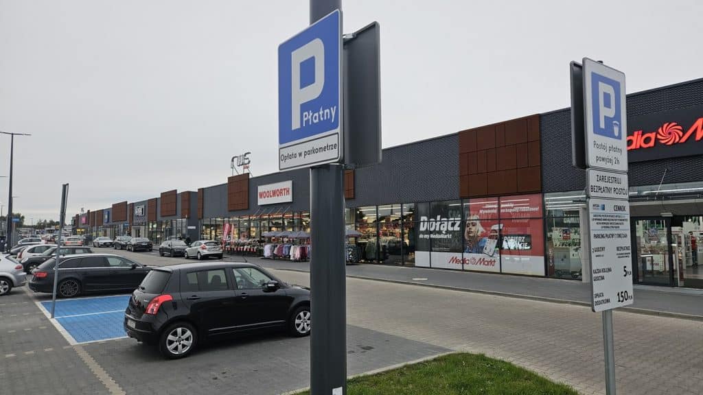 Nowe zasady parkowania. Kierowcy muszą uważać. - Nowe zasady parkowania przy parku handlowym Aviator w Olsztynie