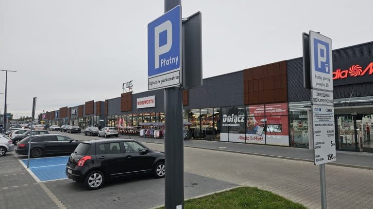 płatny parking przy parku handlowym Aviator w Olsztynie