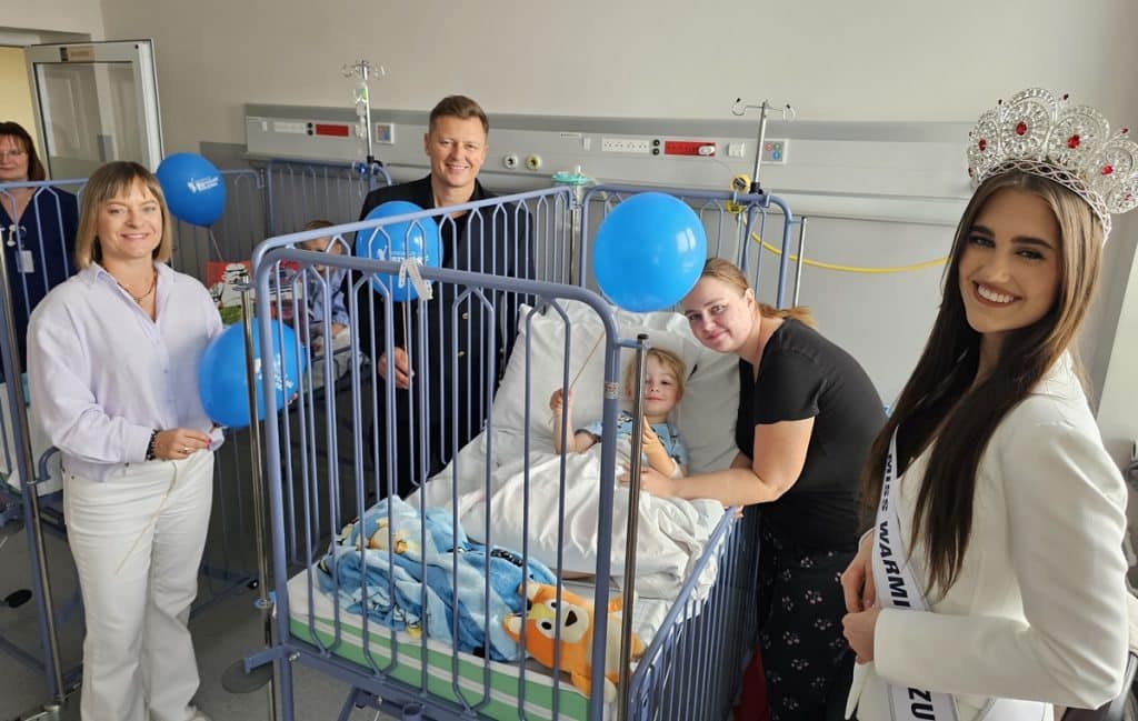 Mali pacjenci choć na chwilę zapomnieli o trudach leczenia. - Niezwykli goście odwiedzili dziś Szpital Dziecięcy w Olsztynie