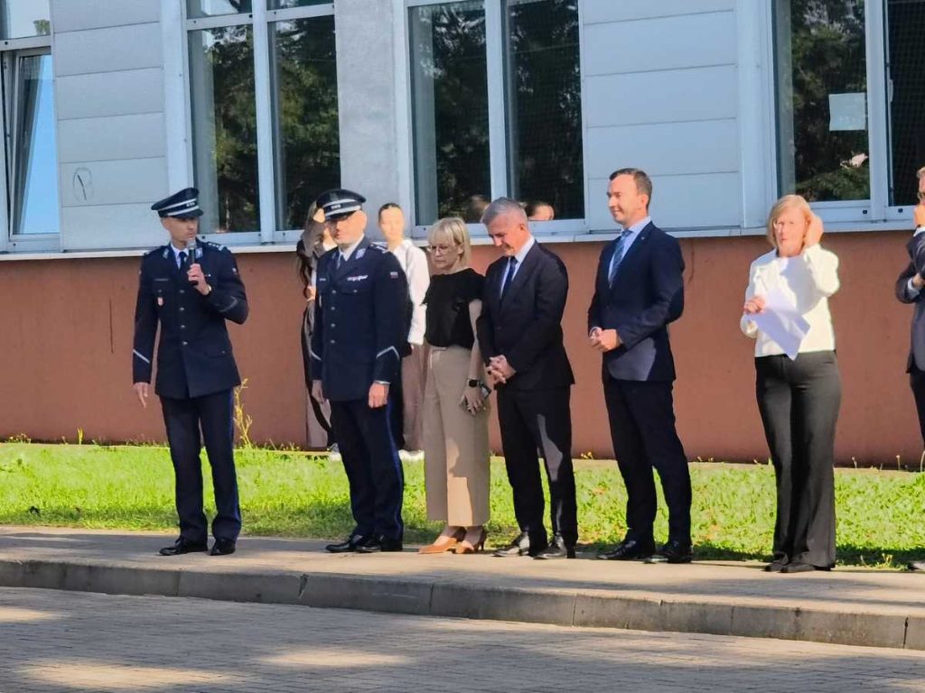 Warmińsko-Mazurskie szkoły ruszyły z nowym programem. - Oddziały mundurowe na Warmii i Mazurach. Ponad setka uczniów rozpoczęła naukę