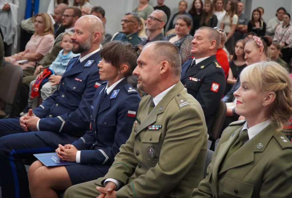 Warmińsko-Mazurskie szkoły ruszyły z nowym programem. - Oddziały mundurowe na Warmii i Mazurach. Ponad setka uczniów rozpoczęła naukę