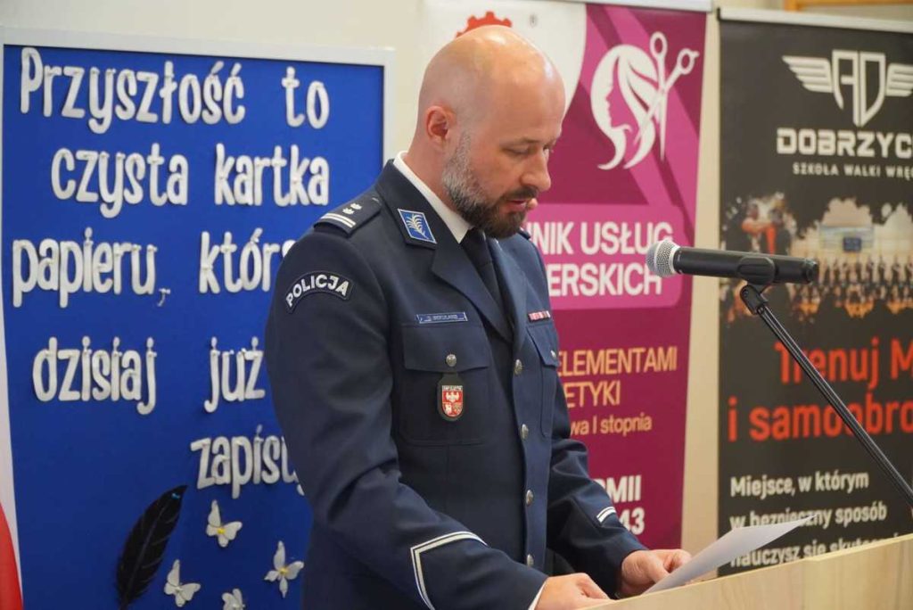 Warmińsko-Mazurskie szkoły ruszyły z nowym programem. - Oddziały mundurowe na Warmii i Mazurach. Ponad setka uczniów rozpoczęła naukę