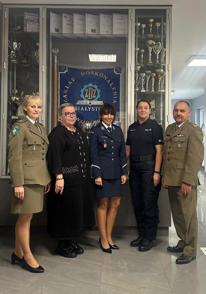 Warmińsko-Mazurskie szkoły ruszyły z nowym programem. - Oddziały mundurowe na Warmii i Mazurach. Ponad setka uczniów rozpoczęła naukę