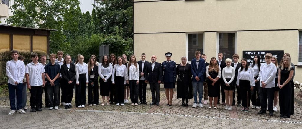 Warmińsko-Mazurskie szkoły ruszyły z nowym programem. - Oddziały mundurowe na Warmii i Mazurach. Ponad setka uczniów rozpoczęła naukę