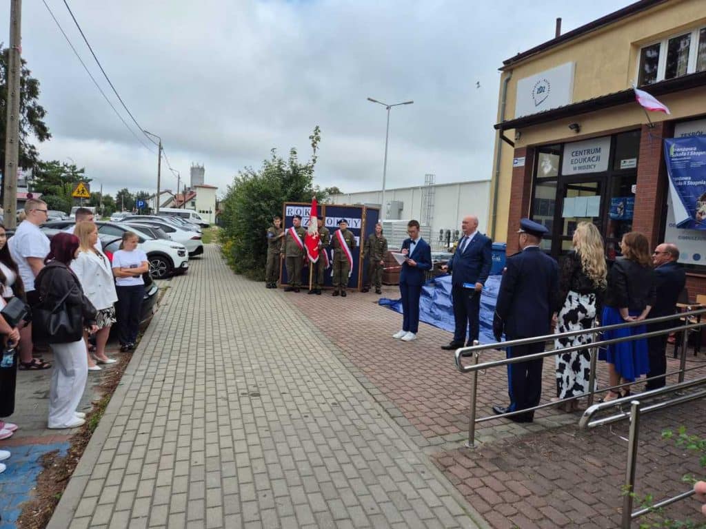 Warmińsko-Mazurskie szkoły ruszyły z nowym programem. - Oddziały mundurowe na Warmii i Mazurach. Ponad setka uczniów rozpoczęła naukę