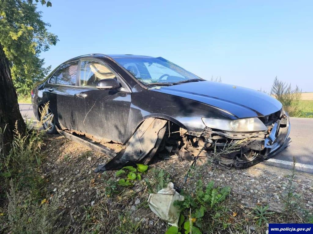 Podwójny pech kierowcy? - Niecodzienna sytuacja rozegrała się na trasie. Myślał, że ucieknie po kolizji