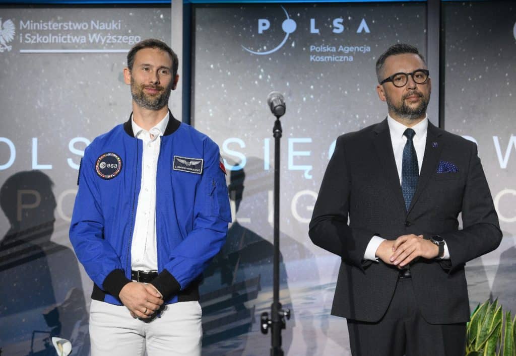Astronauta ujawni kulisy swojej misji badawczej w przestrzeni kosmicznej. - Astronauta Sławosz Uznański-Wiśniewski przyjedzie do Olsztyna