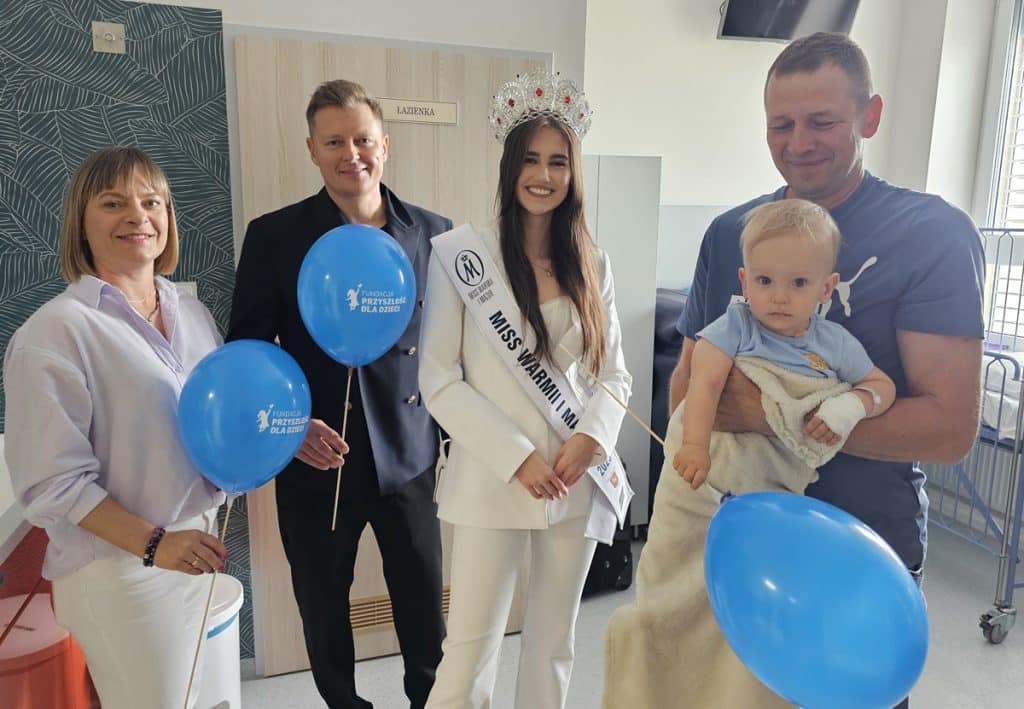 Mali pacjenci choć na chwilę zapomnieli o trudach leczenia. - Niezwykli goście odwiedzili dziś Szpital Dziecięcy w Olsztynie