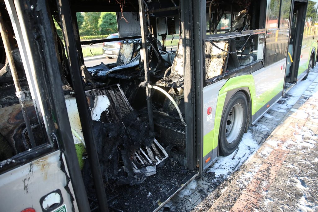 W ogniu stanął autobus komunikacji miejskiej. - Pożar autobusu komunikacji miejskiej w Olsztynie