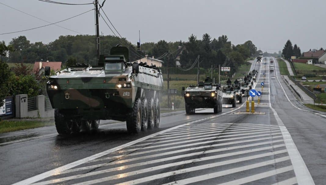 kolumna pojazdów wojskowych