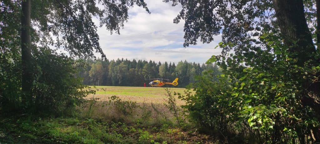 Śmigłowiec LPR w akcji. Mężczyzny nie udało się uratować. - Nie żyje pracownik modernizujący sieć energetyczną