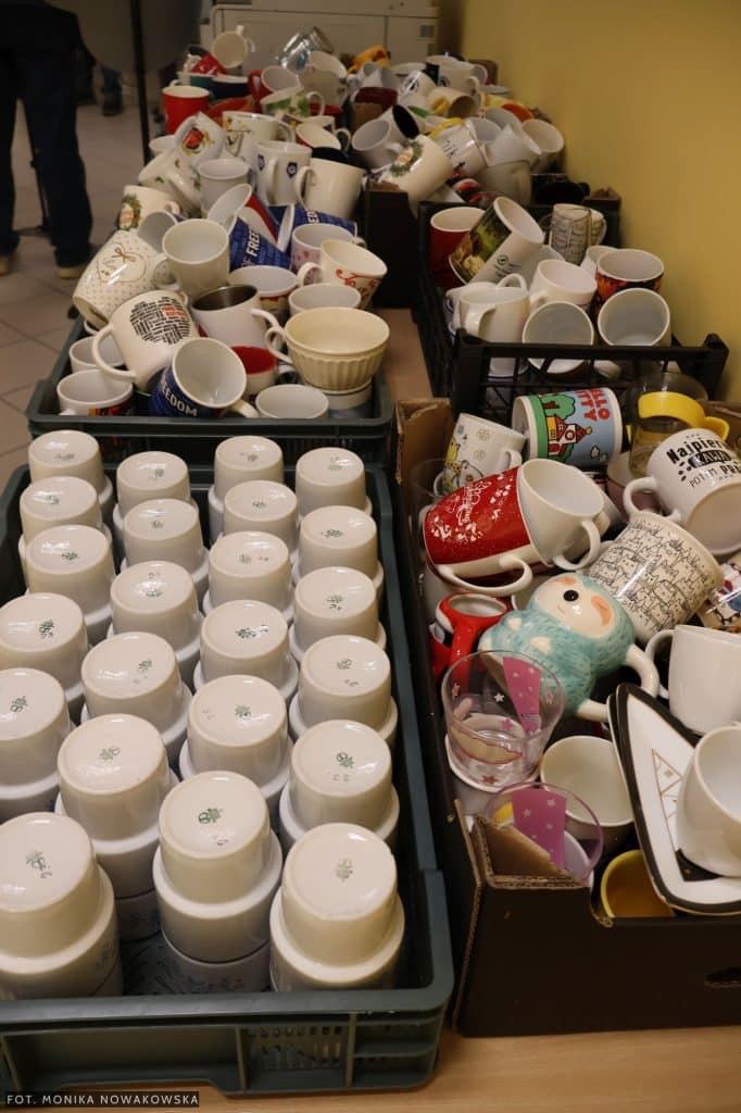 Nietypowa akcja w starostwie. - Urzędnicy z powiatu olsztyńskiego opróżnili szafki. Efekt? Dzieciaki nie kryły radości