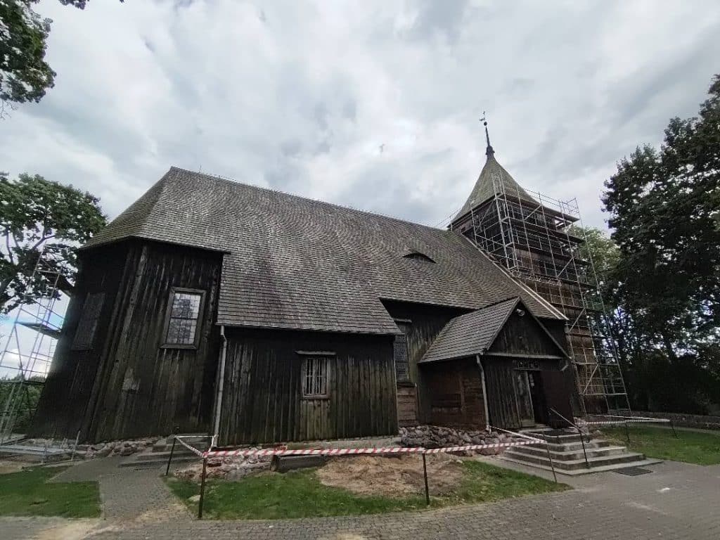 To jeden z najcenniejszych drewnianych kościołów na Mazurach. - 1,3 mln zł na ratowanie zabytku. Kościół na Mazurach dostanie drugie życie