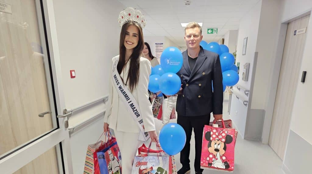 Mali pacjenci choć na chwilę zapomnieli o trudach leczenia. - Niezwykli goście odwiedzili dziś Szpital Dziecięcy w Olsztynie