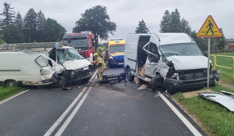 zderzenie dwóch busów na DW521
