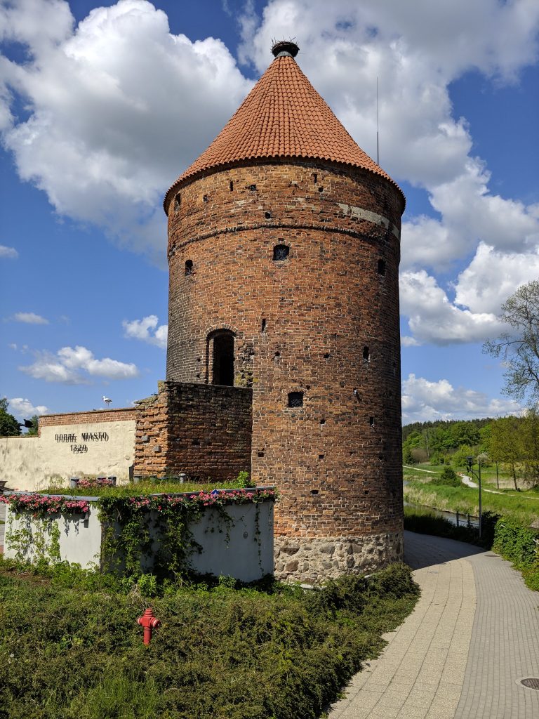 To jeden z najważniejszych zabytków architektury obronnej w regionie. - Historyczna baszta miejska spod Olsztyna zyska unikatową dekorację