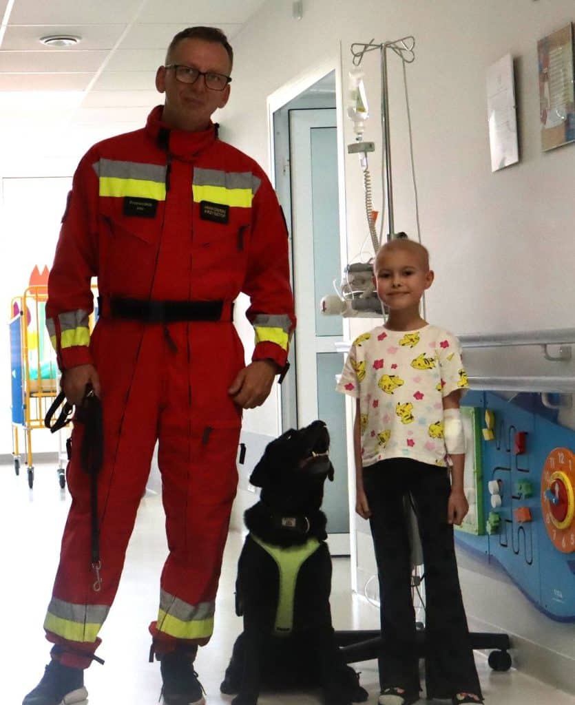 Chwile radości na oddziale onkologicznym w Szpitalu Dziecięcym w Olsztynie. - Czworonożny bohater odwiedził chore dzieci w Olsztynie. Były łzy wzruszenia i uśmiechy