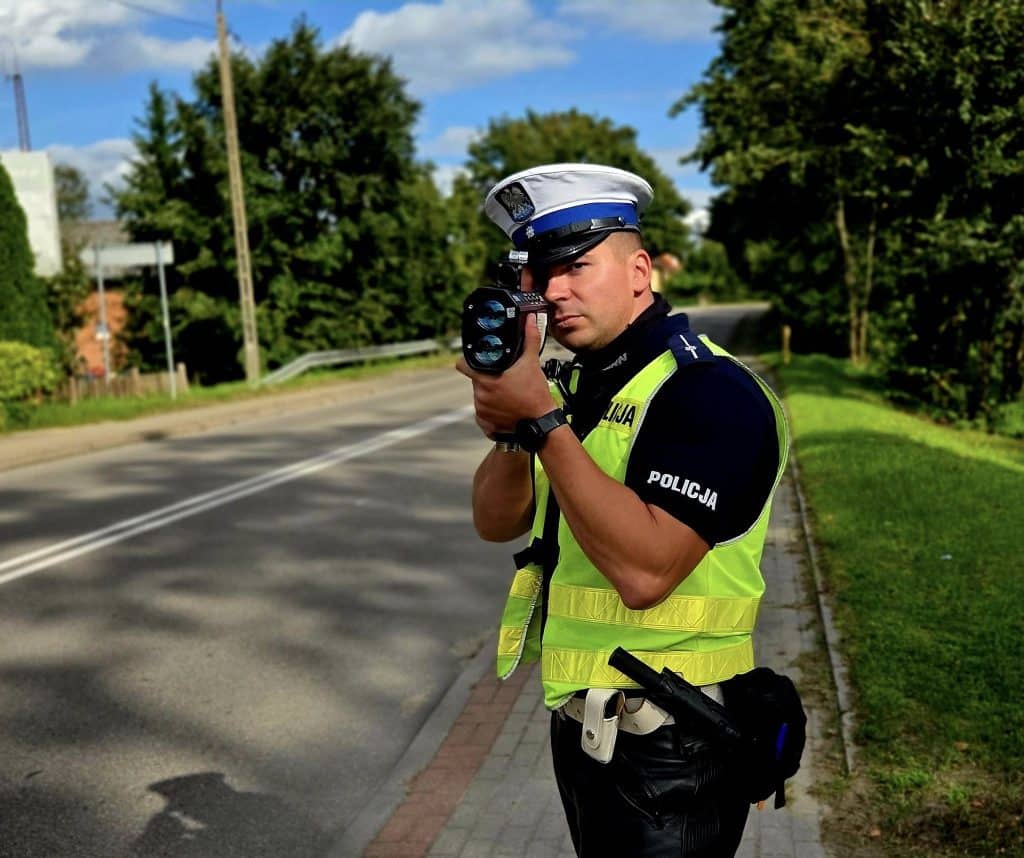 Młody kierowca myślał, że jest królem szos. - Chciał się popisać BMW, a stracił prawko. 19-latek teraz będzie chodził pieszo