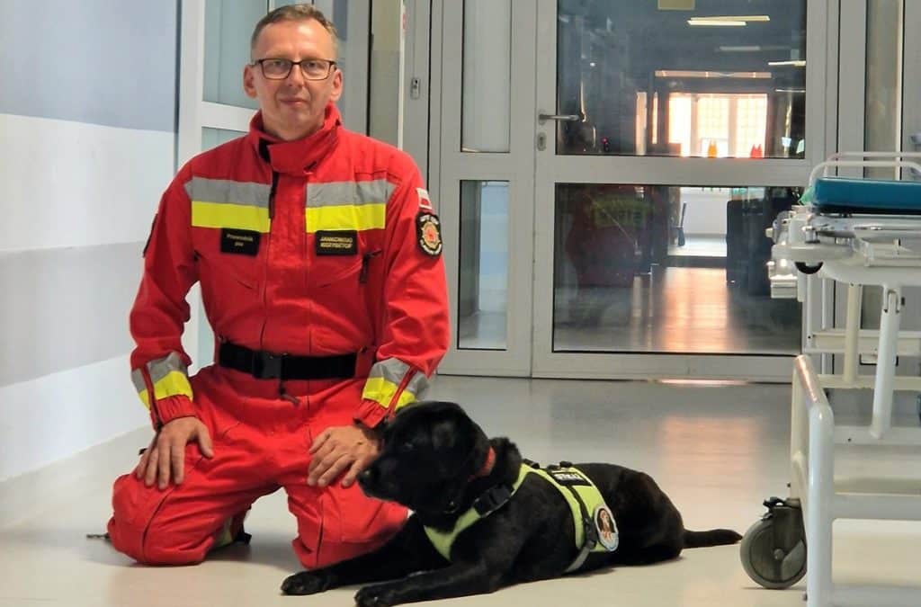 Chwile radości na oddziale onkologicznym w Szpitalu Dziecięcym w Olsztynie. - Czworonożny bohater odwiedził chore dzieci w Olsztynie. Były łzy wzruszenia i uśmiechy