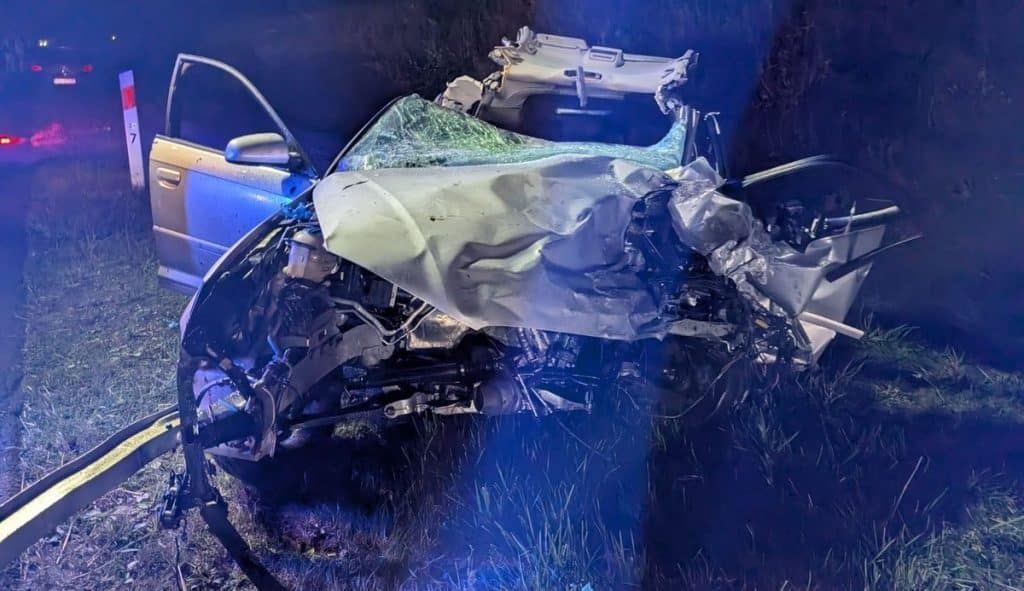 Ratownicy walczyli do końca, życia kierowców nie udało się uratować. - Czołowe zderzenie na DK16 - nie żyją dwaj kierowcy