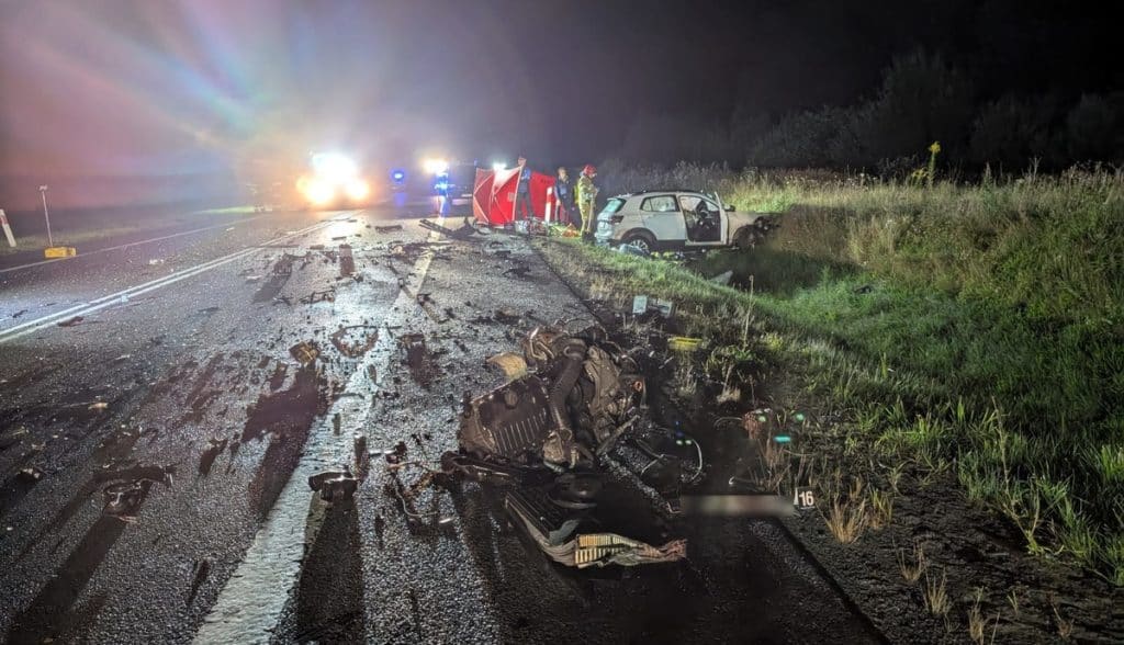 Ratownicy walczyli do końca, życia kierowców nie udało się uratować. - Czołowe zderzenie na DK16 - nie żyją dwaj kierowcy