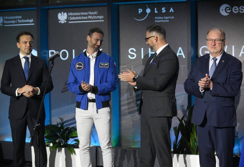 Astronauta ujawni kulisy swojej misji badawczej w przestrzeni kosmicznej. - Astronauta Sławosz Uznański-Wiśniewski przyjedzie do Olsztyna