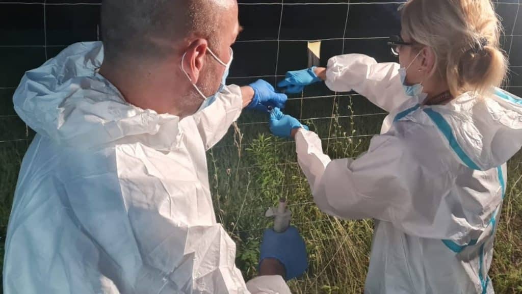 To niepozorne miejsce zasilało czarny rynek. - Nowy dom przerobiono na tajne laboratorium. Służby zlikwidowały taśmową produkcję