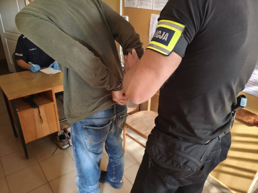 Dwóch mężczyzn w wieku 35 i 46 lat zaatakowało znanego mieszkańca miasta. - W centrum miasta dwóch mężczyzn zaatakowało znanego przechodnia