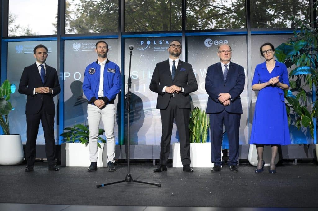 Astronauta ujawni kulisy swojej misji badawczej w przestrzeni kosmicznej. - Astronauta Sławosz Uznański-Wiśniewski przyjedzie do Olsztyna