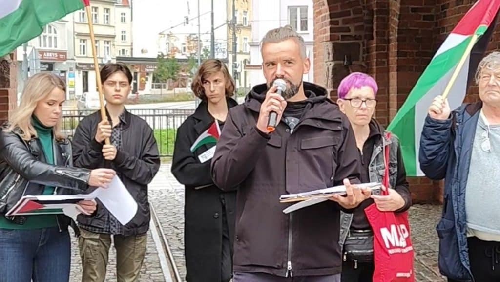 Pod Wysoką Bramą w Olsztynie odbyło się wydarzenie upamiętniające najmłodsze ofiary trwającej wojny w Strefie Gazy. - Pod Wysoką Bramą publicznie odczytali imiona dzieci zamordowanych w Strefie Gazy