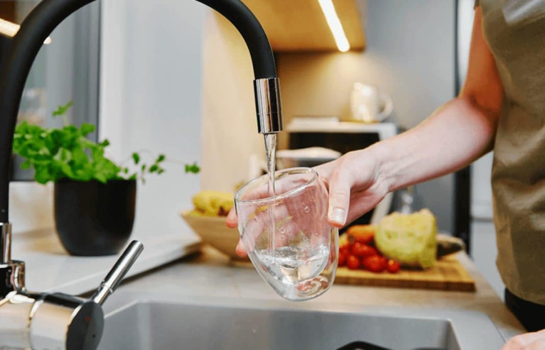 Olsztyńskie kuchnie stawiają na czystą wodę &ndash; filtracja pod zlewem coraz popularniejsza
