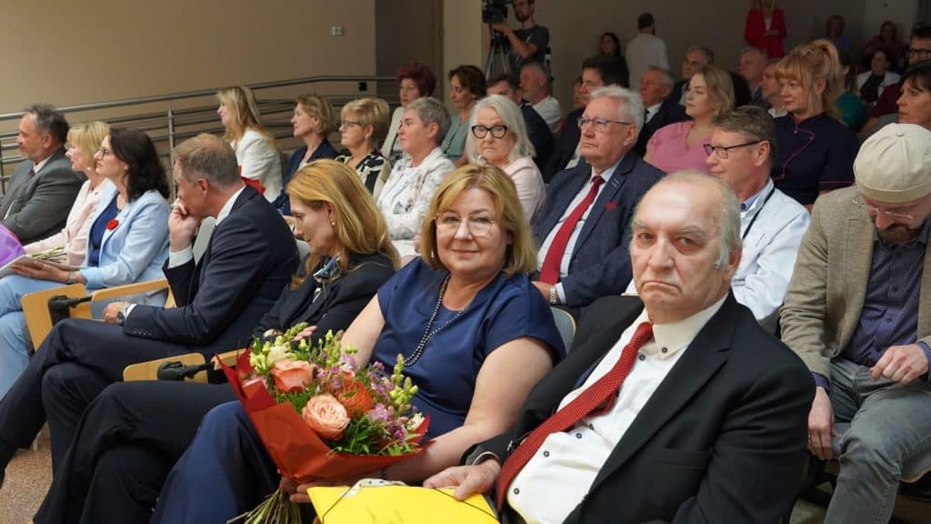 Oddział kardiochirurgii w Olsztynie świętuje jubileusz i medyczny przełom. Oddział kardiochirurgii w Olsztynie świętuje jubileusz i medyczny przełom. - 20 lat kardiochirurgii w Olsztynie. Ci ludzie uratowali tysiące istnień