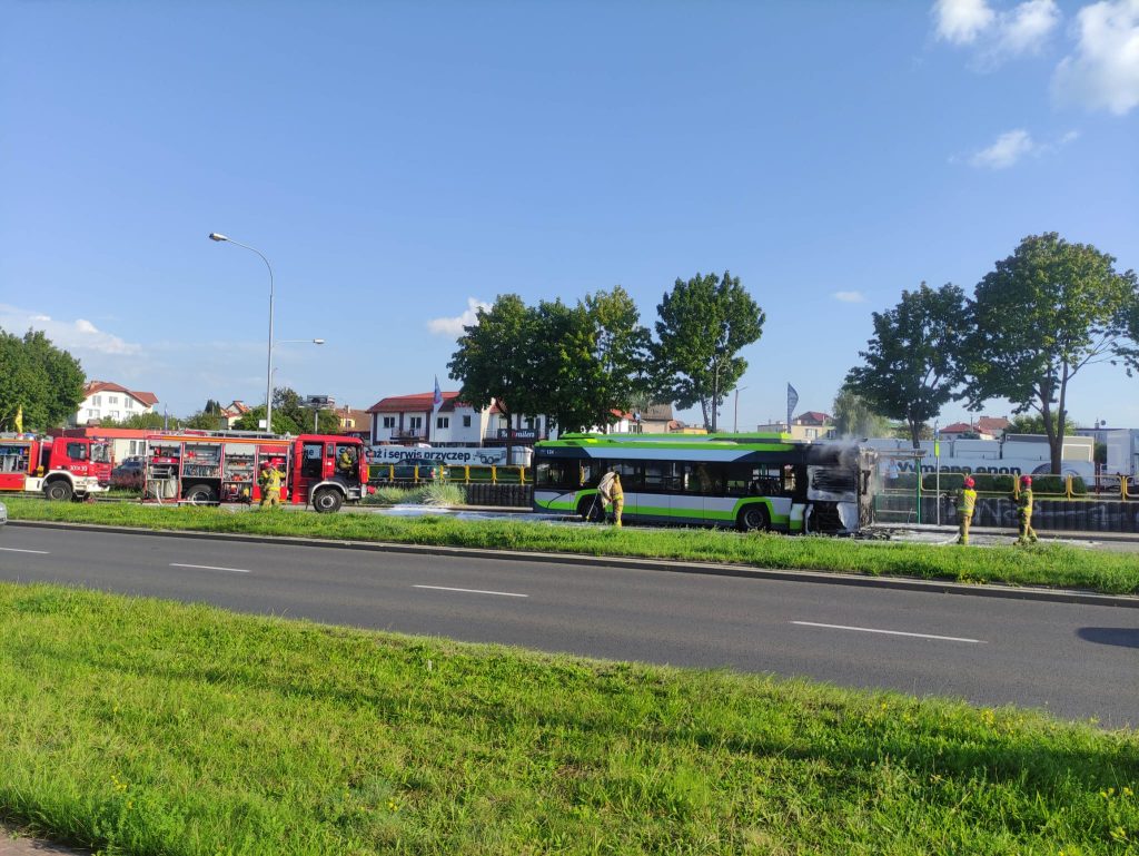 W ogniu stanął autobus komunikacji miejskiej. - Pożar autobusu komunikacji miejskiej w Olsztynie