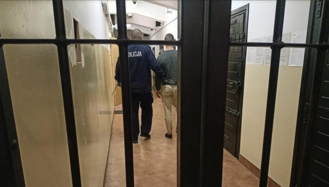 aresztowany poszukiwany