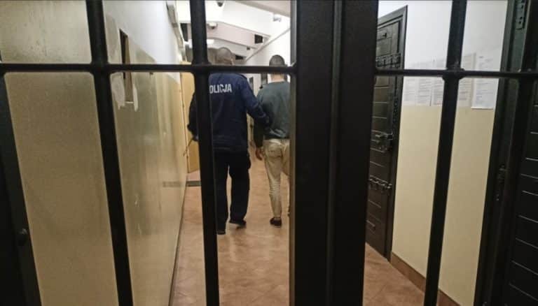 aresztowany poszukiwany