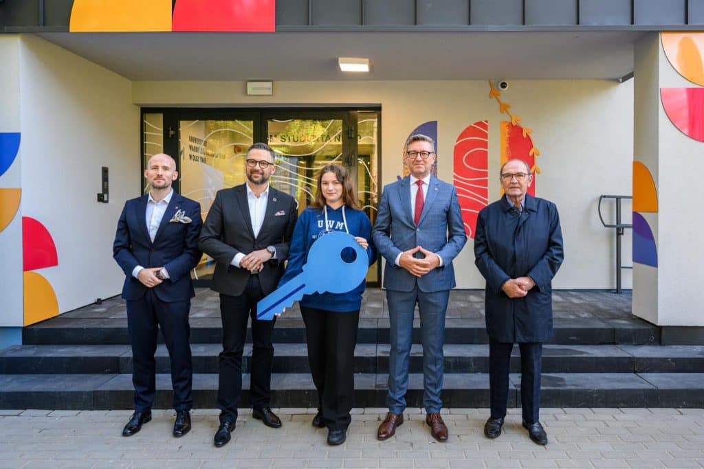 Game room, widok na jezioro i nowe wnętrza. Tak teraz mieszkają żacy w Kortowie. - Studenci w luksusach? UWM otworzył w Kortowie akademik jak z bajki