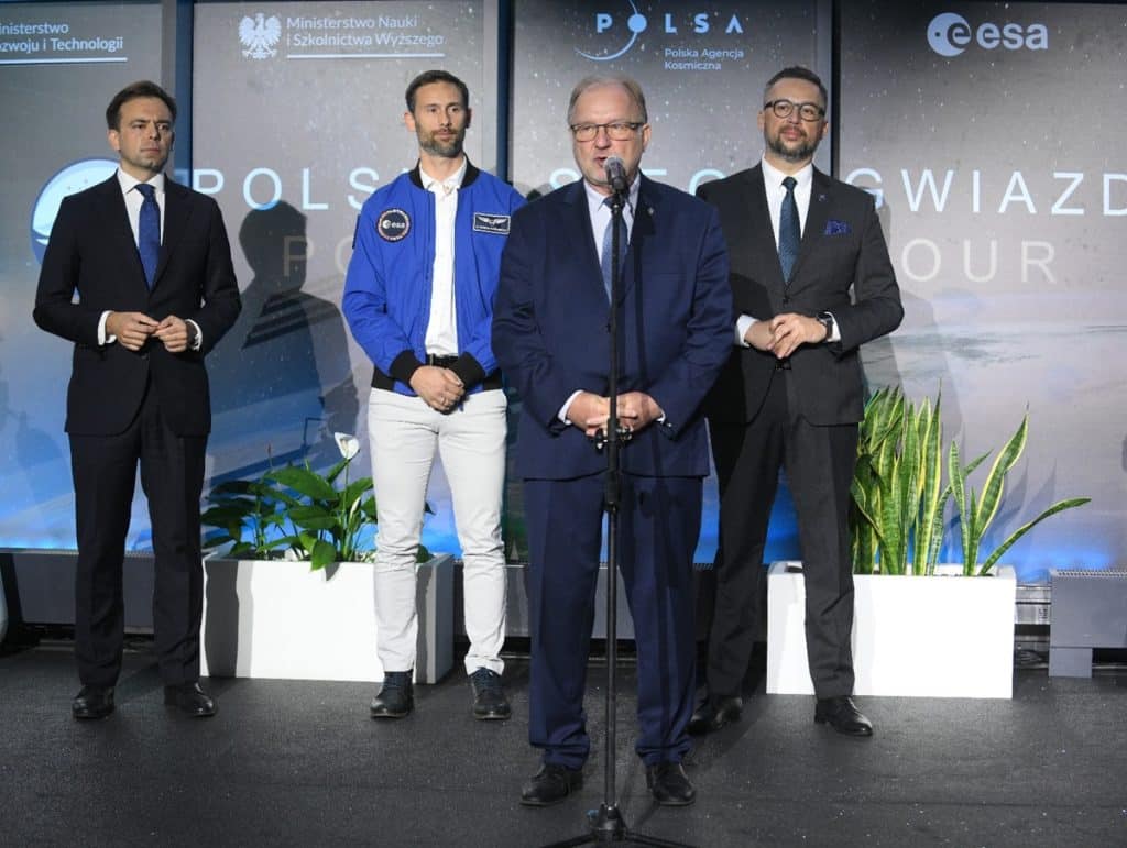 Astronauta ujawni kulisy swojej misji badawczej w przestrzeni kosmicznej. - Astronauta Sławosz Uznański-Wiśniewski przyjedzie do Olsztyna