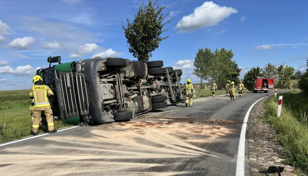 wywrócona ciężarówka