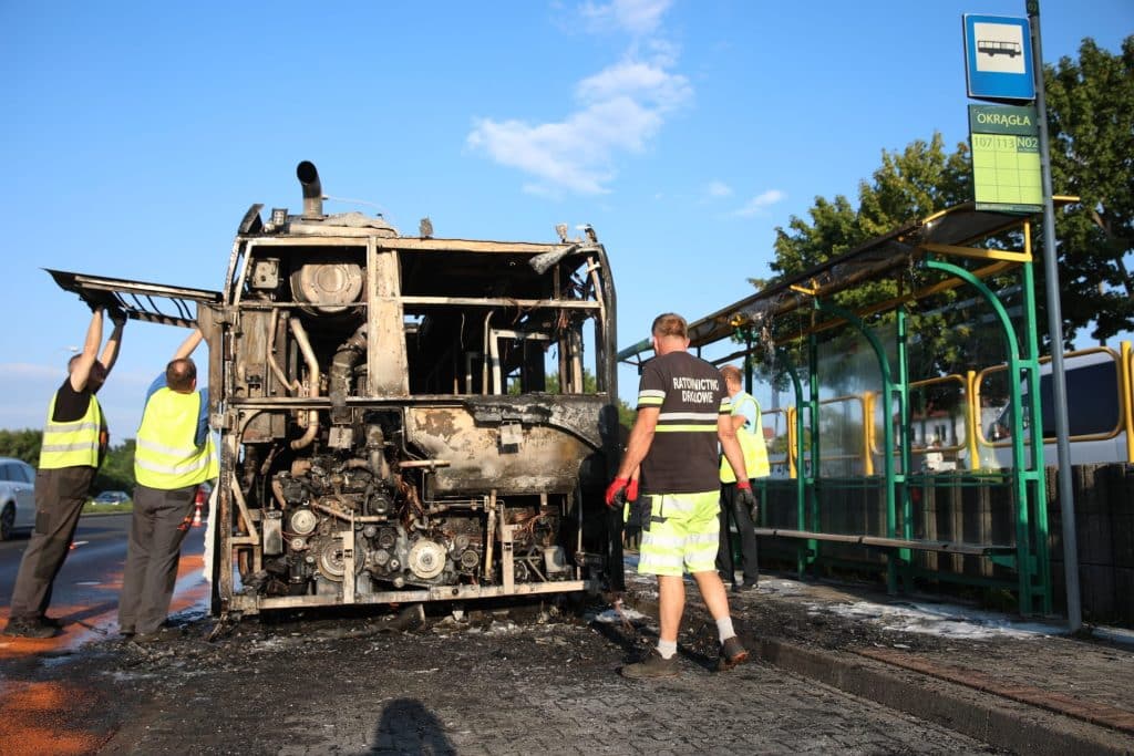 W ogniu stanął autobus komunikacji miejskiej. - Pożar autobusu komunikacji miejskiej w Olsztynie
