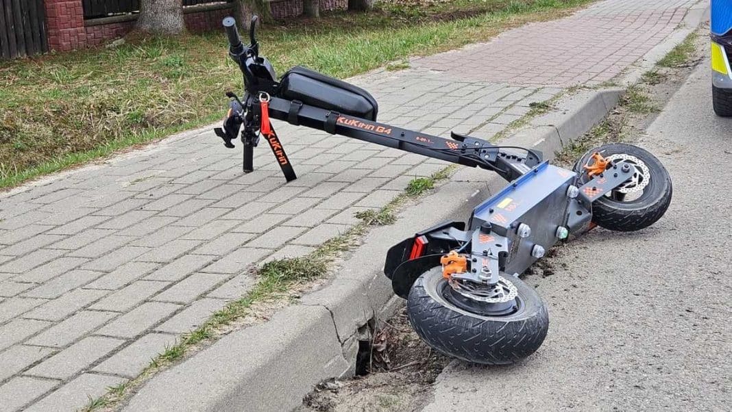 przewrócona hulajnoga