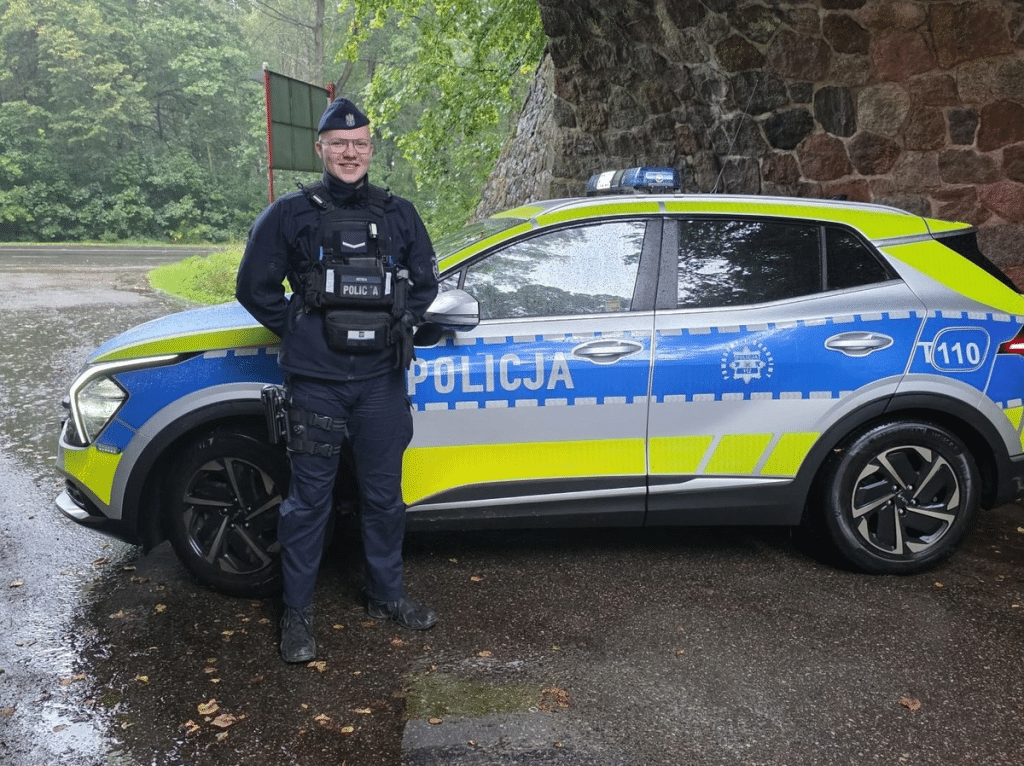 Pierwszy raz w czasie pracy patrolowej, drugi po służbie, kiedy wracał do domu. - Policjant dwukrotnie w ciągu jednego dnia zatrzymał tego samego kierowcę BMW