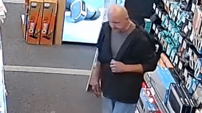 sklep komputerowy szuka go policja